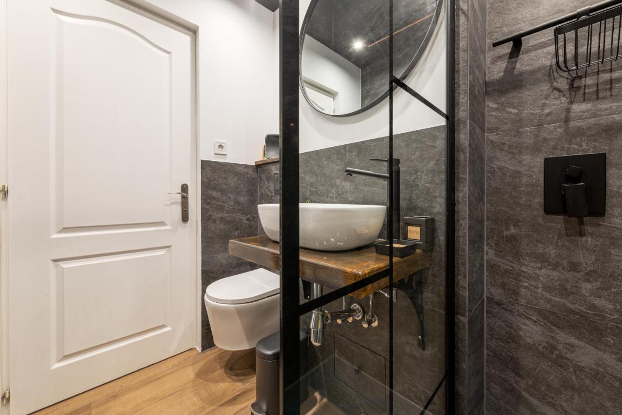 Moon Apartment