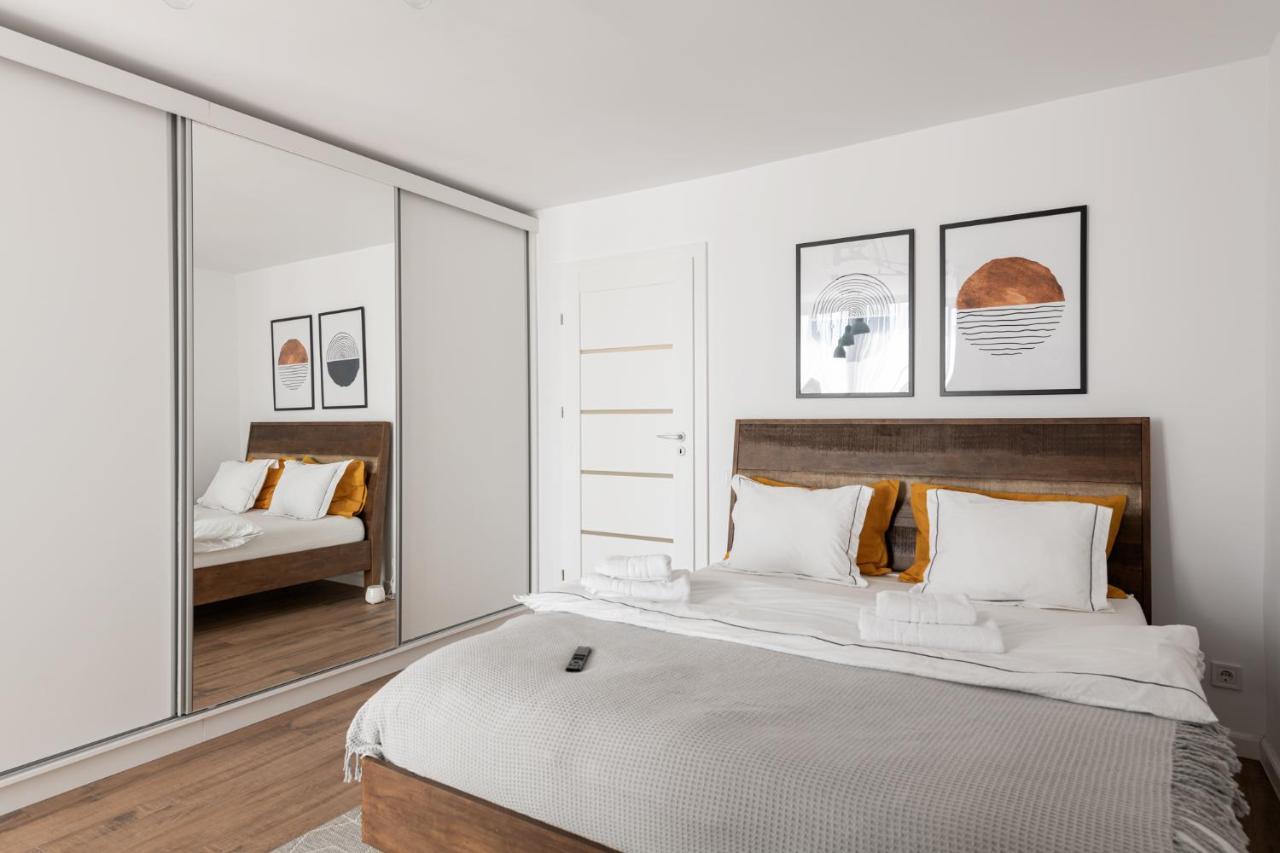 Moon Apartment *
