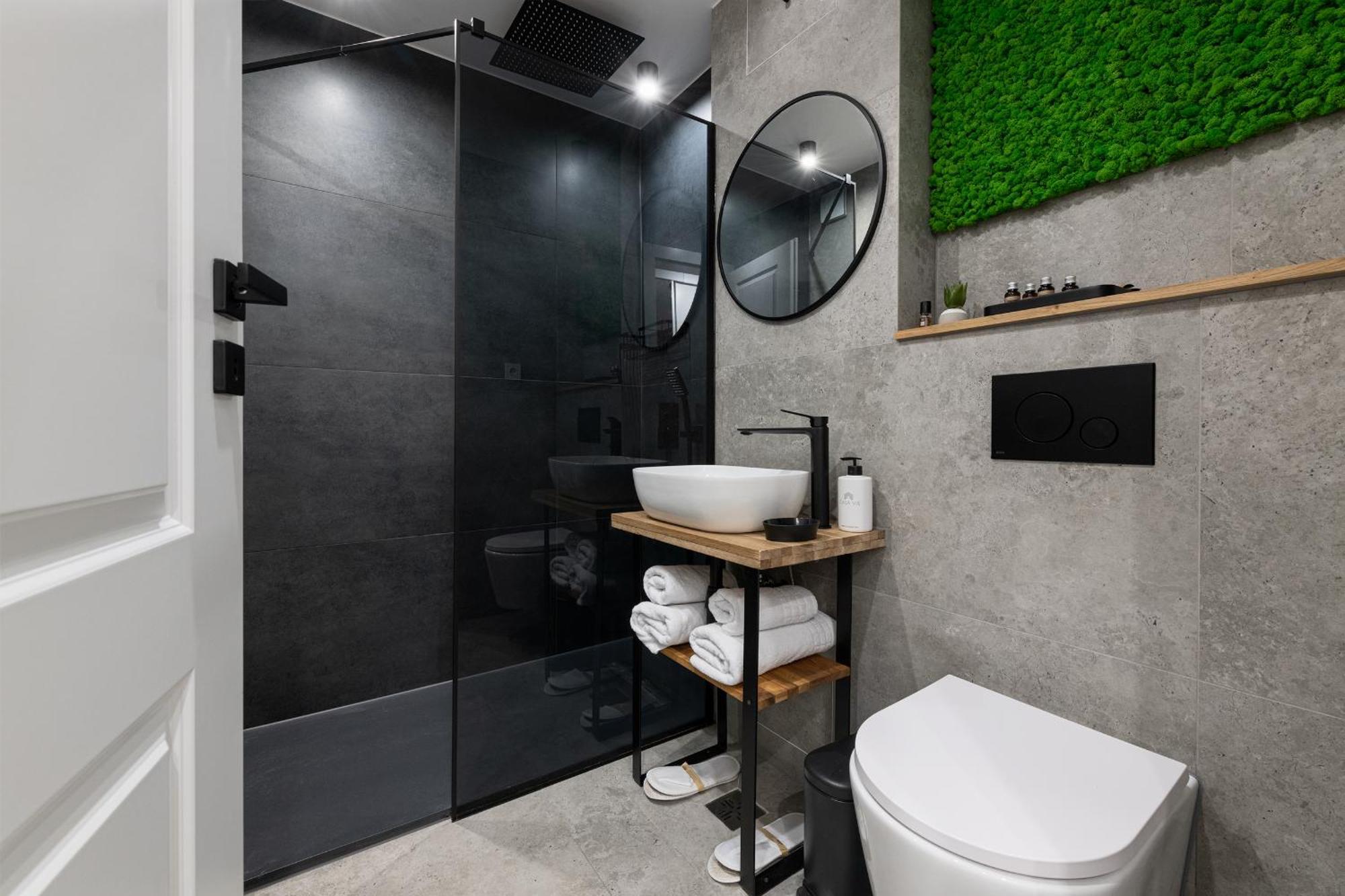 Moon Apartment *